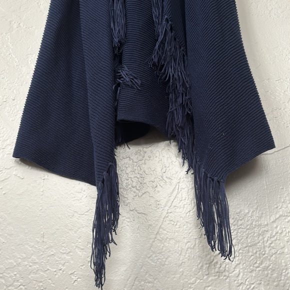Lilly Pulitzer Andella Navy Blue 100% cotton fringe detail Sweater vest - Picture 3 of 11